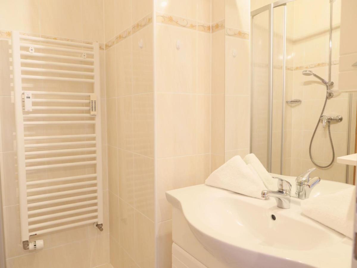 Einfaches 2-Zimmer-Appartement Mit Balkon. Вестерланд Екстериор снимка
